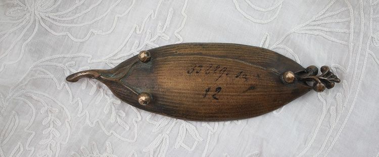 Patinated bronze 'Lily of the valley leaf' pocket tidy circa 1900