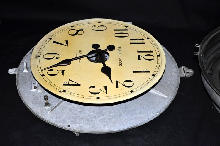 Industrielle elektrische Bulle-clock-Uhr Circa 1930