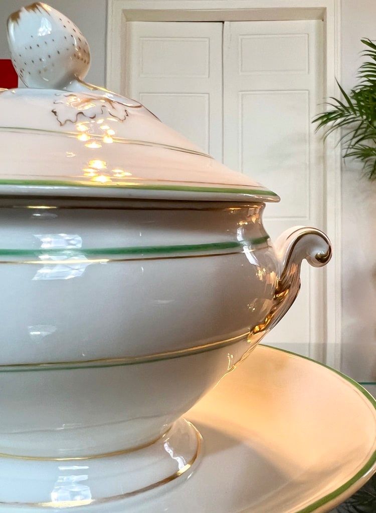 Sauce Boat With Frétel Lid - Porcelaine Vieux Paris