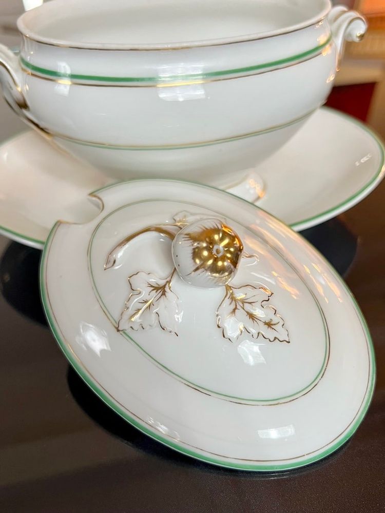 Sauce Boat With Frétel Lid - Porcelaine Vieux Paris