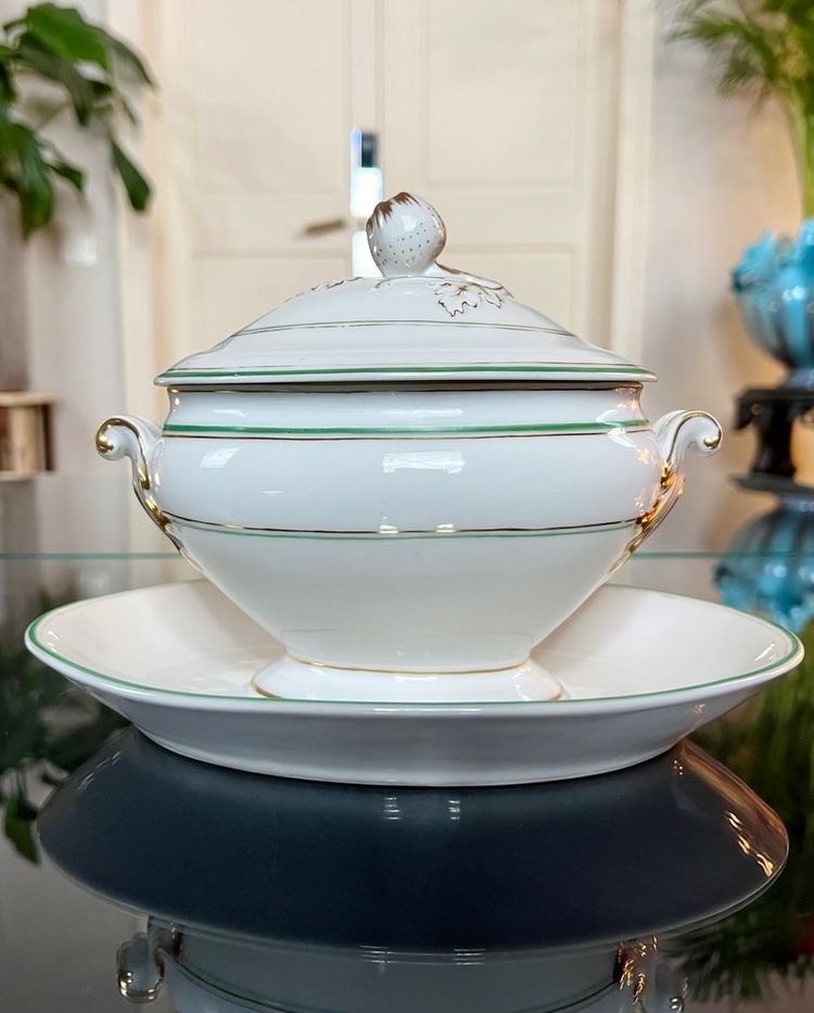 Sauce Boat With Frétel Lid - Porcelaine Vieux Paris