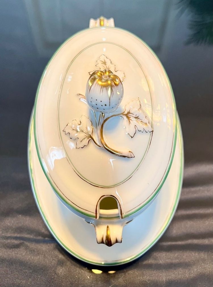 Sauce Boat With Frétel Lid - Porcelaine Vieux Paris