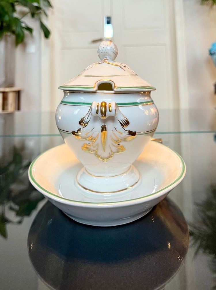 Sauce Boat With Frétel Lid - Porcelaine Vieux Paris
