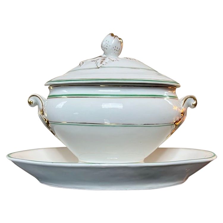 Sauce Boat With Frétel Lid - Porcelaine Vieux Paris