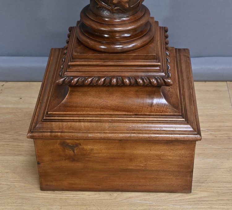 Important Swivel Column in Solid Walnut - 1900