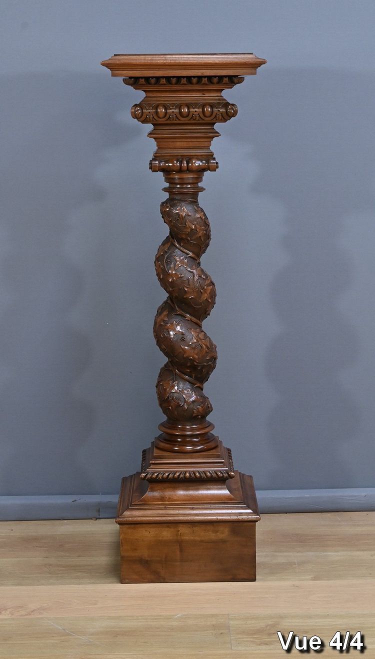 Important Swivel Column in Solid Walnut - 1900
