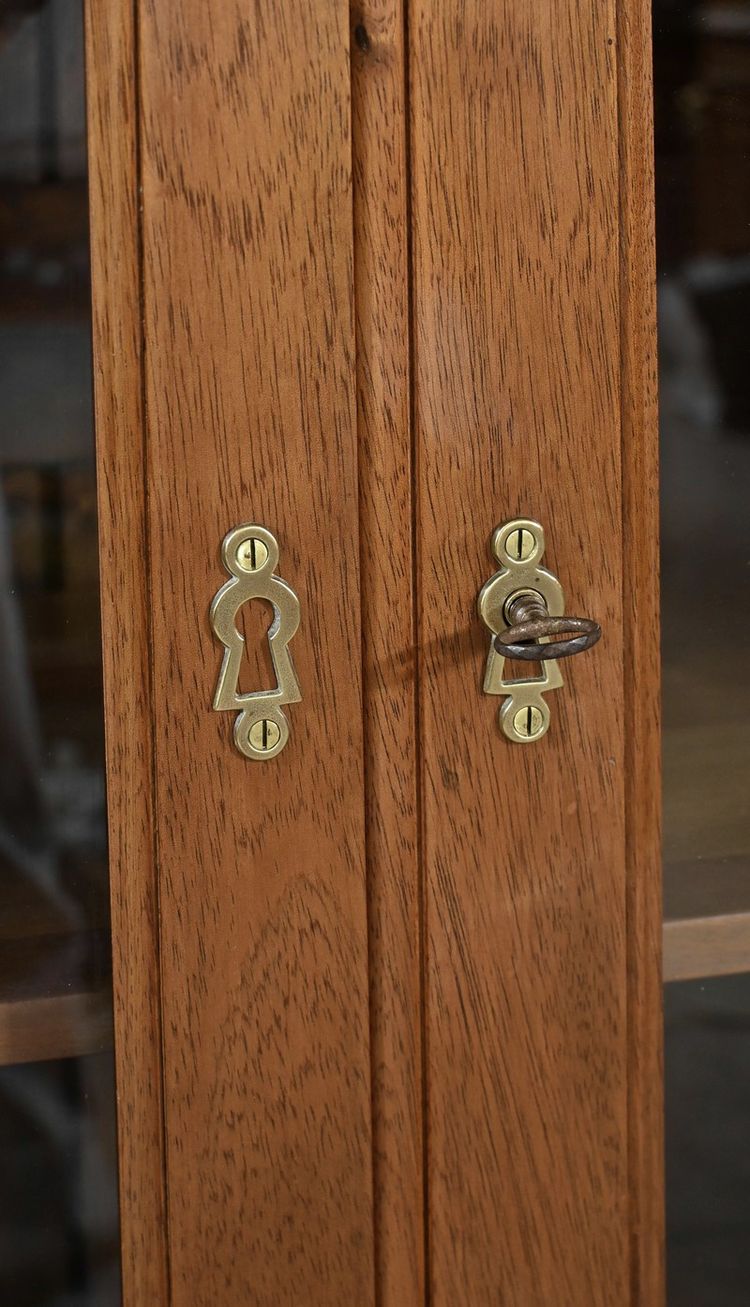 Petite Bibliothèque Vitrée en Acajou, style Louis XVI – 1930