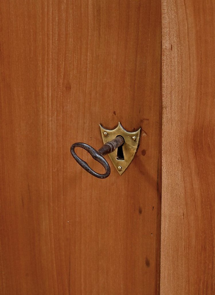 Grande credenza in ciliegio, stile Restaurazione - Metà del XIX secolo