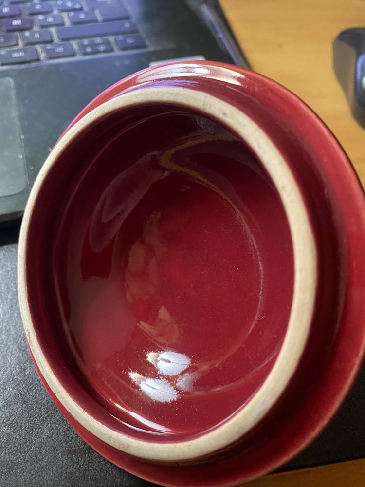 Beautiful "50" coffee and tea service with many pieces in antique red and bright gold ceramics.
