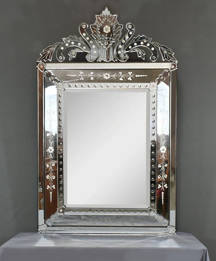Important Venetian mirror with pediment, Italy - Early 20th century