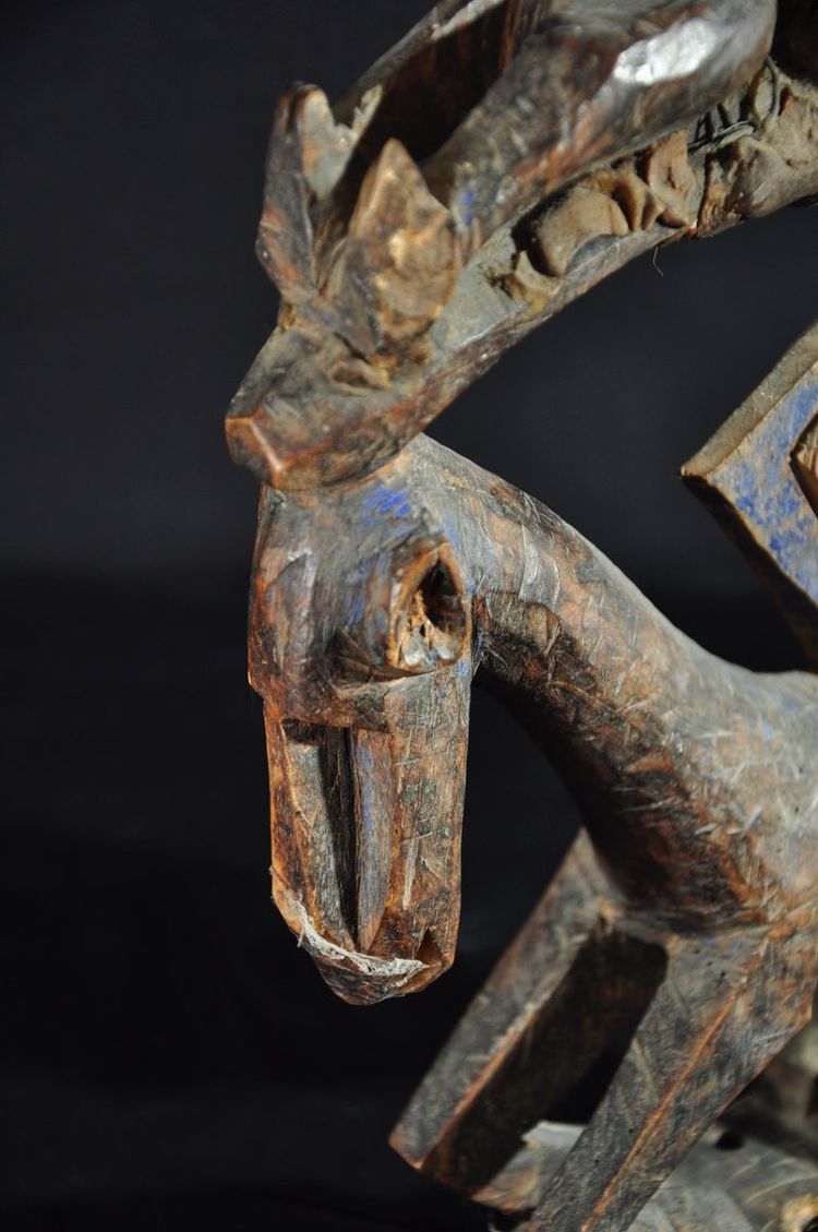 Cimier africain sculpté en bois circa1920