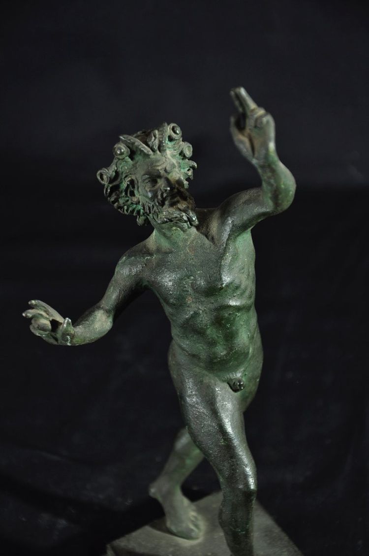 Bronzo con patina Faune de Pompéi in stile Barbedienne XIX secolo
