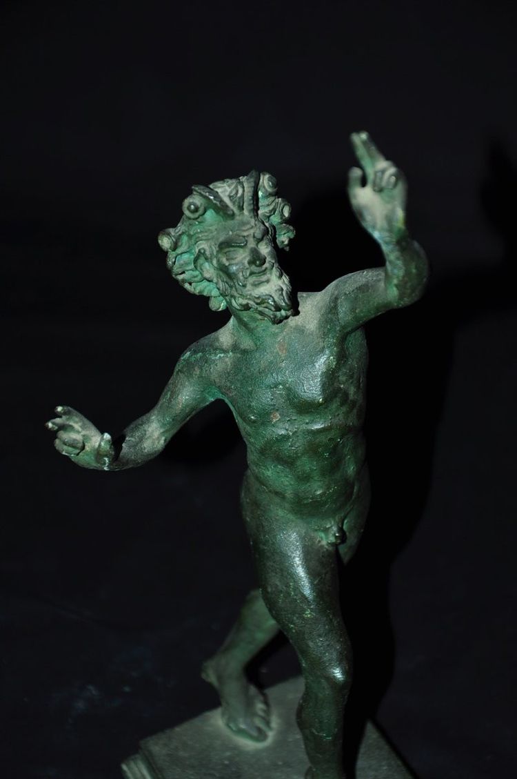 Bronzo con patina Faune de Pompéi in stile Barbedienne XIX secolo