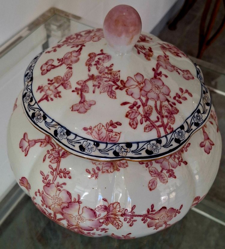 Belle céramique chinoise d'un volume intéressant