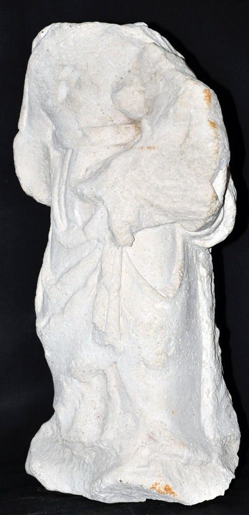 Scultura in pietra calcarea di madre e figlio della fine del XIX secolo