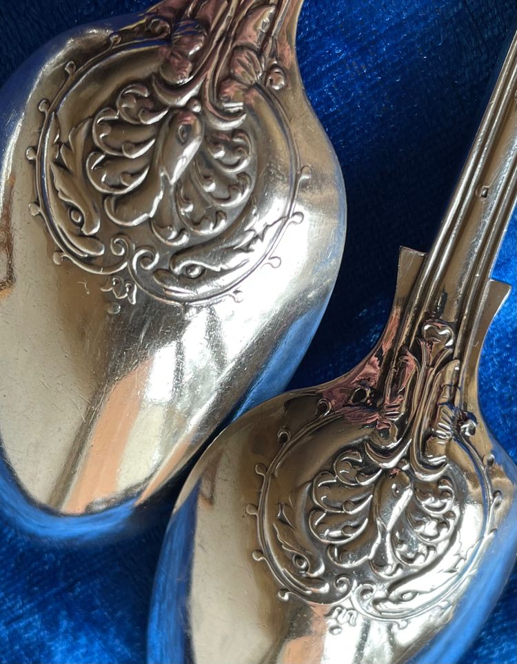 2 English cutlery sets.