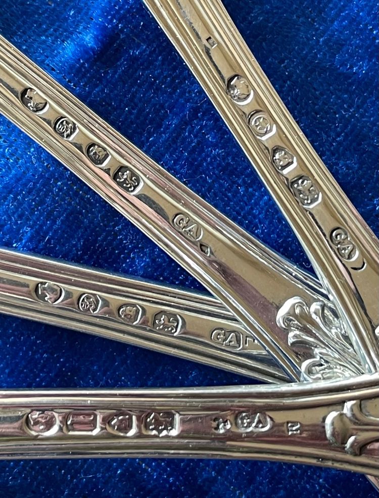 2 English cutlery sets.