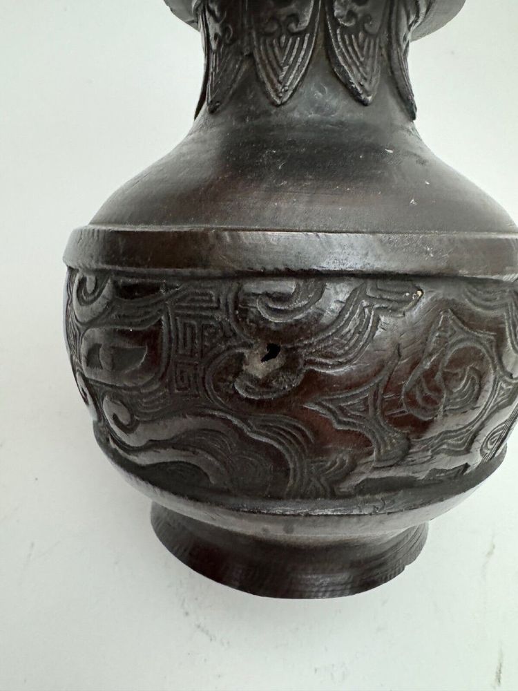 Pair of bronze vases Japan à l'Antique Meiji period