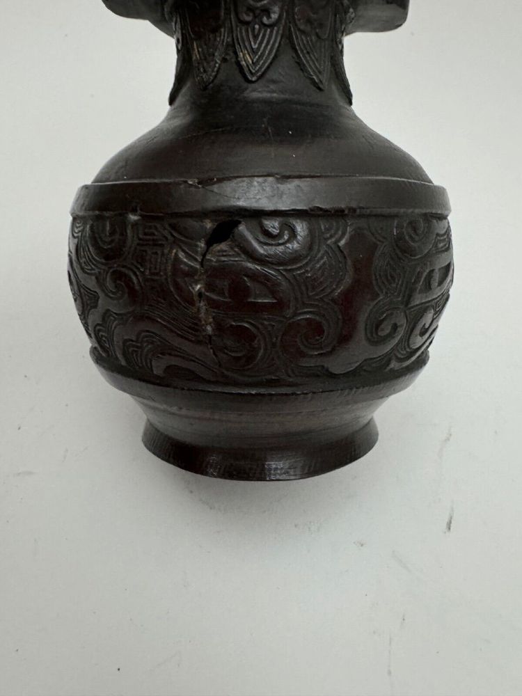 Pair of bronze vases Japan à l'Antique Meiji period