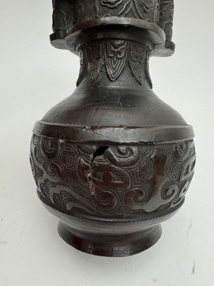Pair of bronze vases Japan à l'Antique Meiji period