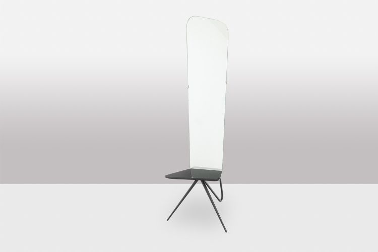 Standing mirror with black lacquered metal base. Circa 1960. LS6160506T