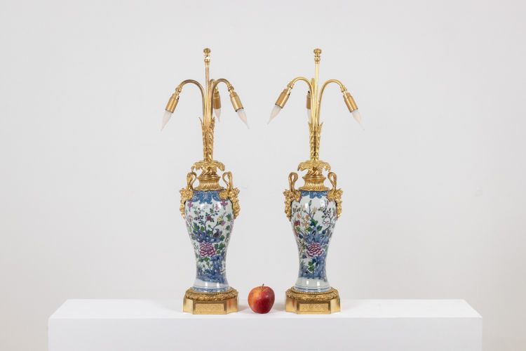 Paar Porzellanlampen mit Satyrndekor aus Bronze. Circa 1880. LS62101239P
