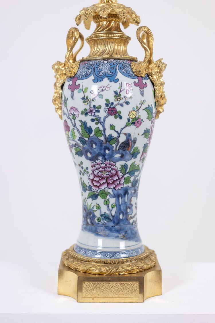 Paar Porzellanlampen mit Satyrndekor aus Bronze. Circa 1880. LS62101239P