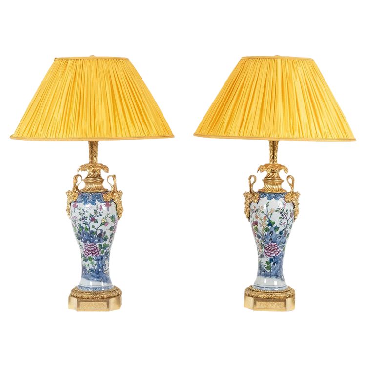 Paar Porzellanlampen mit Satyrndekor aus Bronze. Circa 1880. LS62101239P