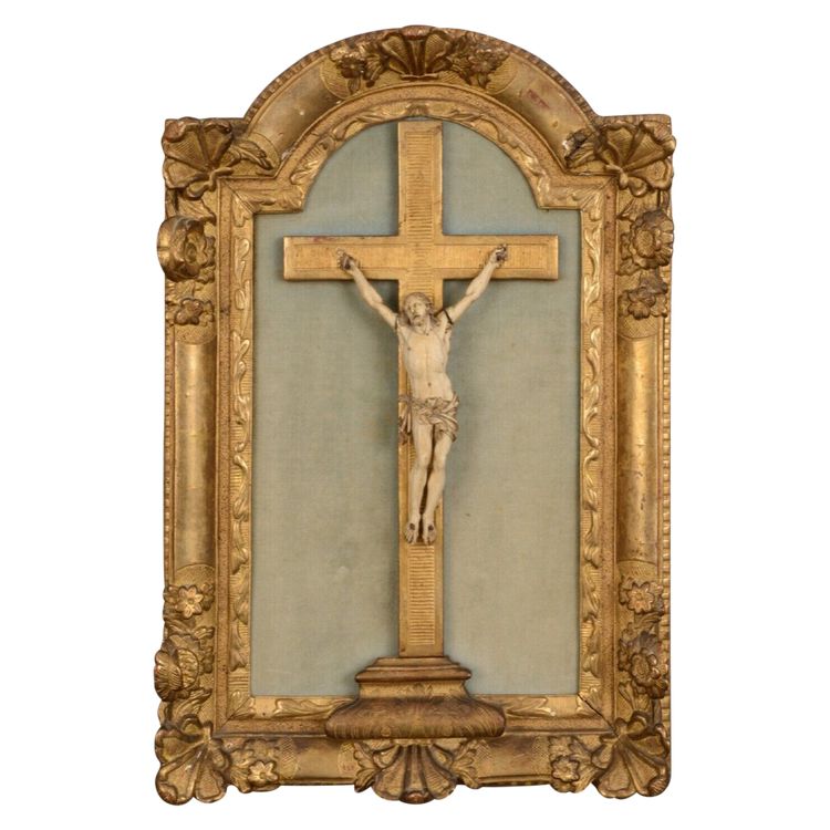 Hand-carved Christ 18th century gilded wood frame decorated with flowers
