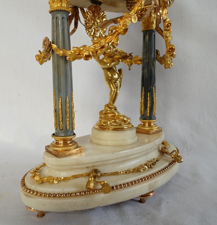Louis XVI period clock with the temple of blind Love, guardian of Time - with its bell