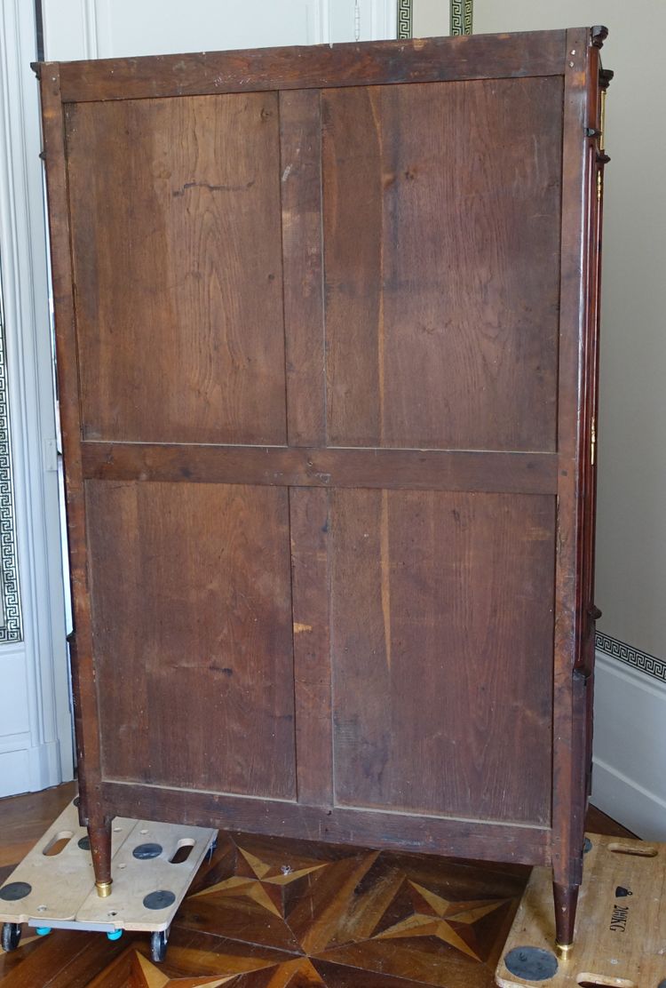 Louis XVI period command cabinet in flamed mahogany and gilt bronze, trefoil lock