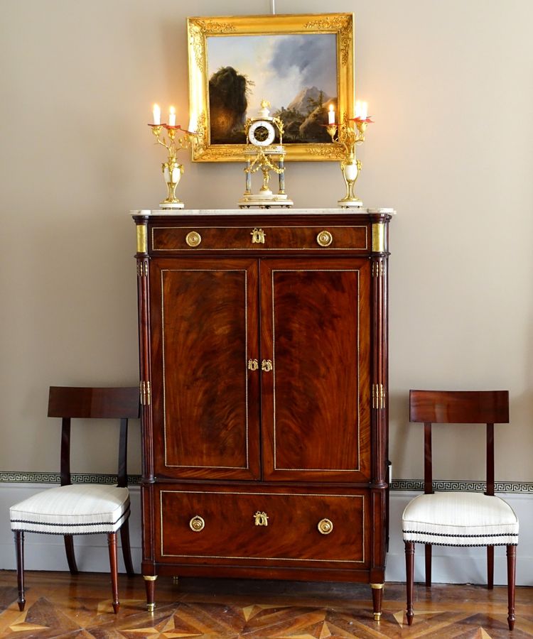 Louis XVI period command cabinet in flamed mahogany and gilt bronze, trefoil lock