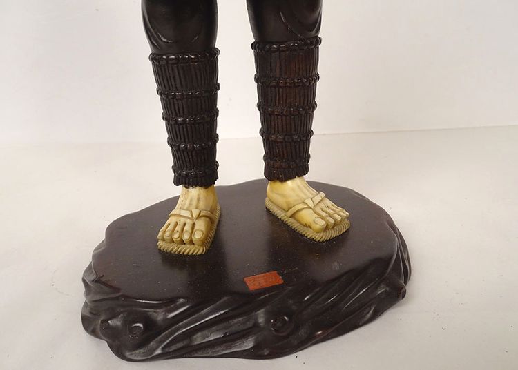 Okimono Statuette Holz Elfenbein Fischer Fischkorb Japan Meiji signiert 19.