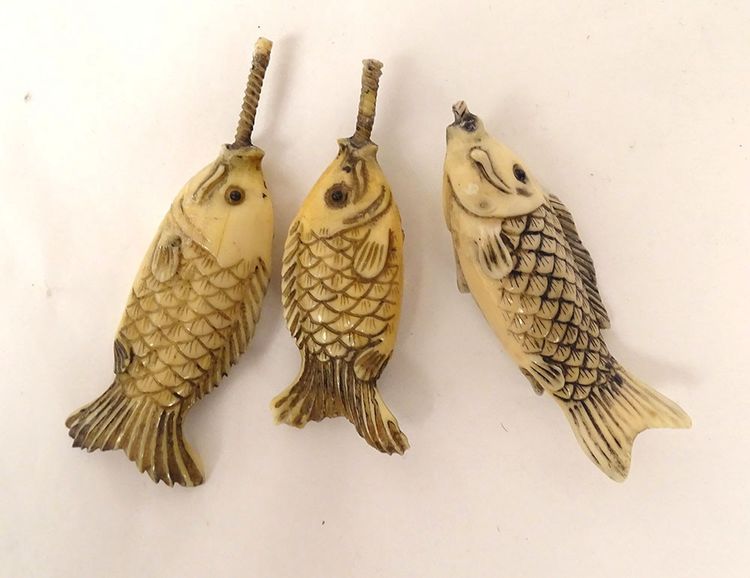 Okimono Statuette Holz Elfenbein Fischer Fischkorb Japan Meiji signiert 19.