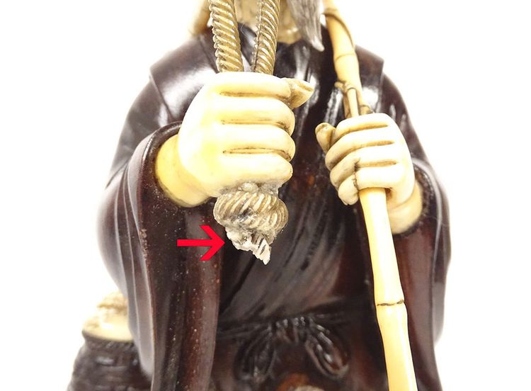 Okimono Statuette Holz Elfenbein Fischer Fischkorb Japan Meiji signiert 19.