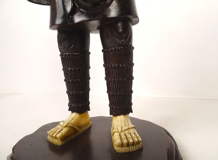 Okimono Statuette Holz Elfenbein Fischer Fischkorb Japan Meiji signiert 19.