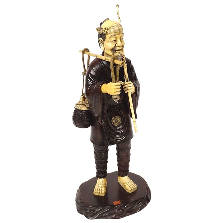 Okimono Statuette Holz Elfenbein Fischer Fischkorb Japan Meiji signiert 19.