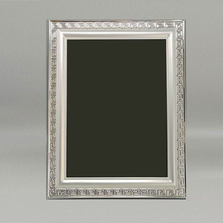 1970s Gorgeous photo frame in silver plated with glass. Made in Italy. The item is in excellent cond