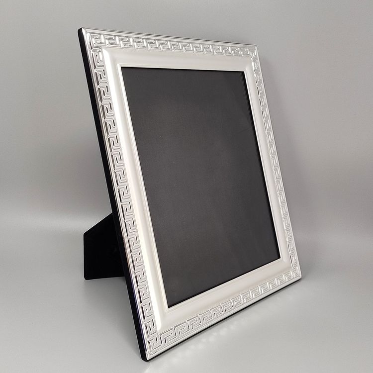 1970s Gorgeous photo frame in silver plated with glass. Made in Italy. The item is in excellent cond