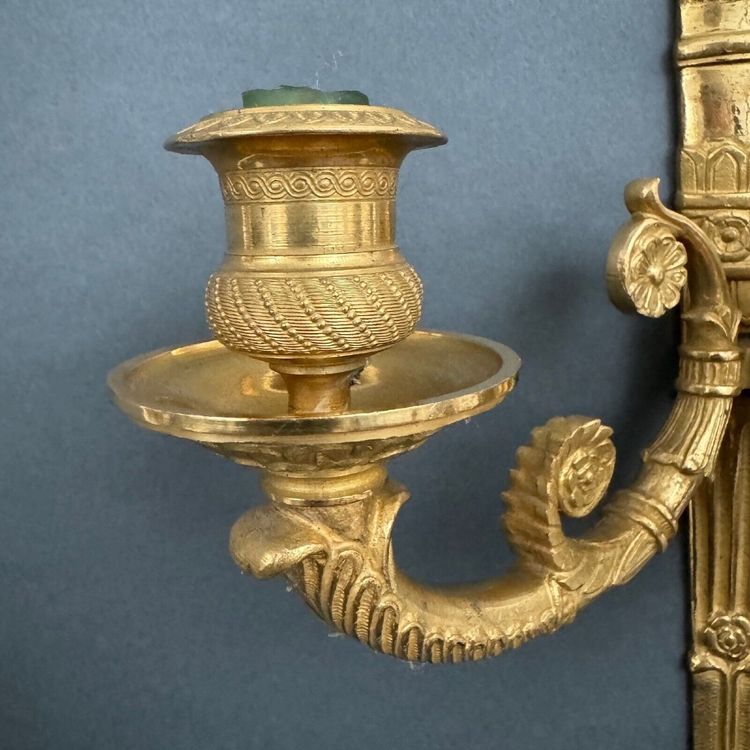 Paar Wandleuchten mit Palmetten aus vergoldeter Bronze 3 Leuchten Restauration XIX.