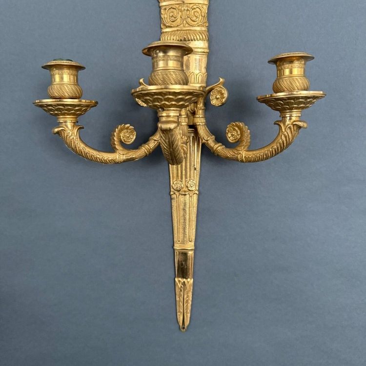 Paar Wandleuchten mit Palmetten aus vergoldeter Bronze 3 Leuchten Restauration XIX.
