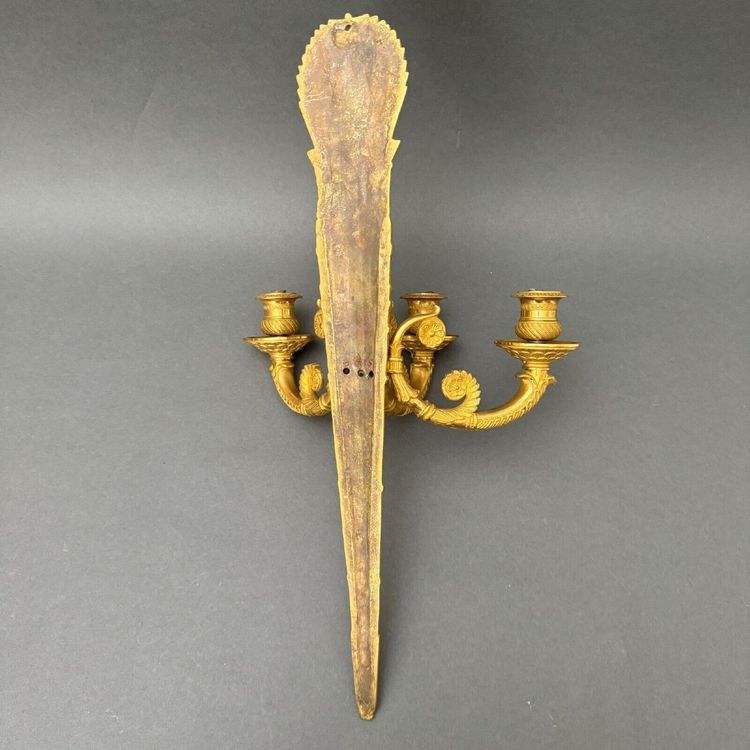 Paar Wandleuchten mit Palmetten aus vergoldeter Bronze 3 Leuchten Restauration XIX.