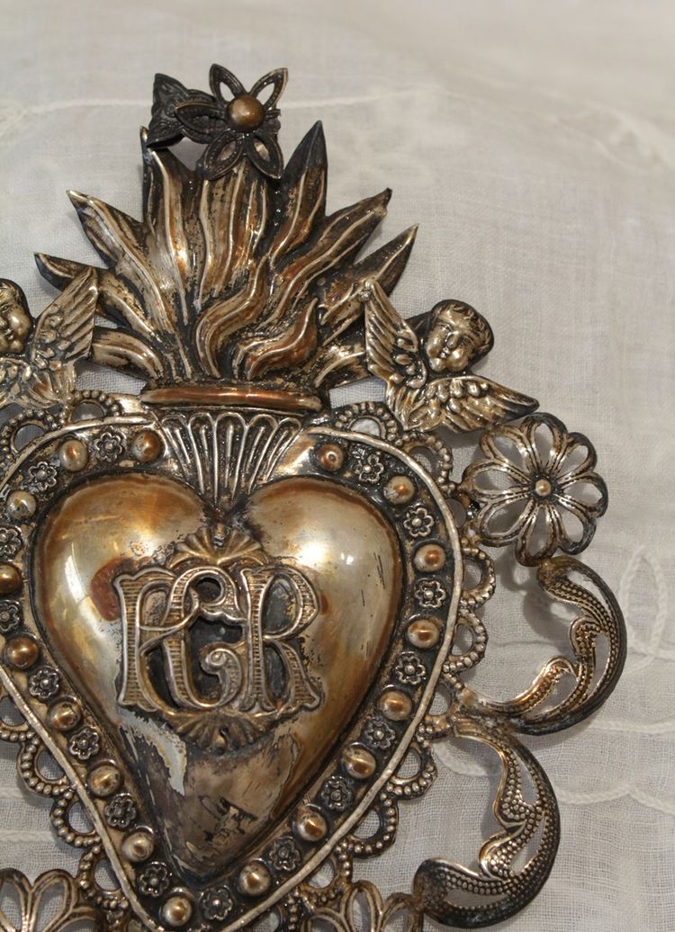 Ex-voto in fine embossed and filigree silver leaves, Italian work, early 20th century