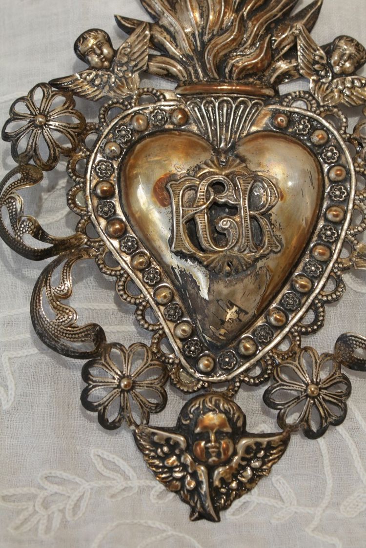 Ex-voto in fine embossed and filigree silver leaves, Italian work, early 20th century