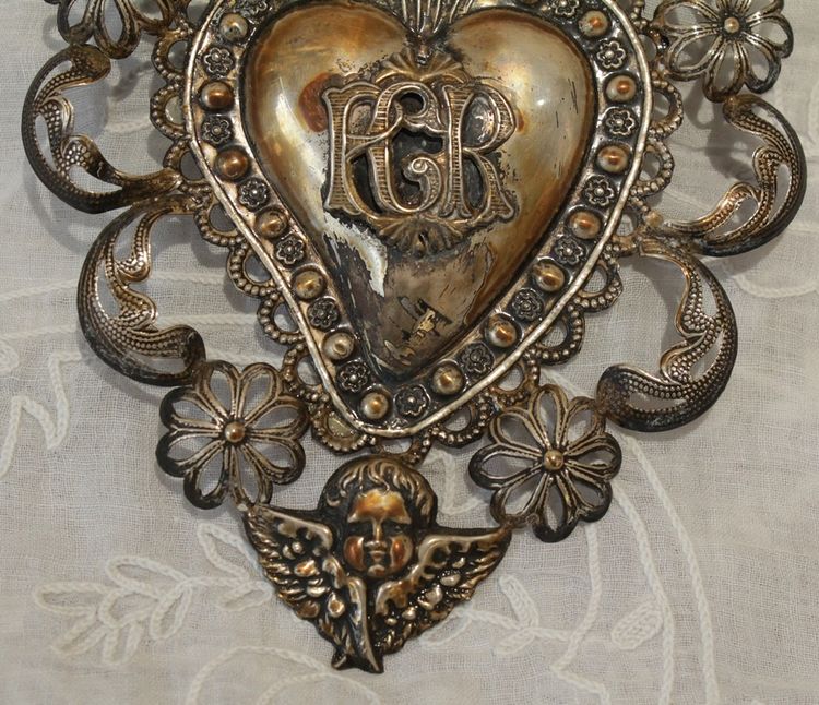 Ex-voto in fine embossed and filigree silver leaves, Italian work, early 20th century