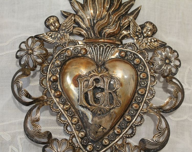 Ex-voto in fine embossed and filigree silver leaves, Italian work, early 20th century