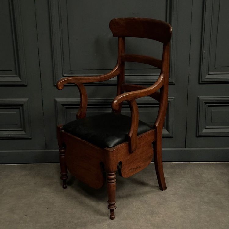 Poltrona commode inglese in mogano del XIX secolo, seduta nera