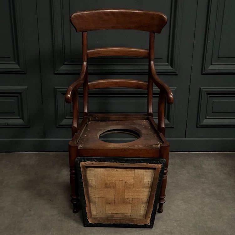Poltrona commode inglese in mogano del XIX secolo, seduta nera