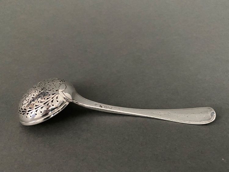 Silver sprinkling spoon 18th century fermiers généraux 93 grams