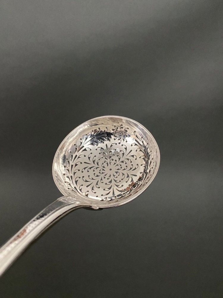 Silver sprinkling spoon 18th century fermiers généraux 93 grams